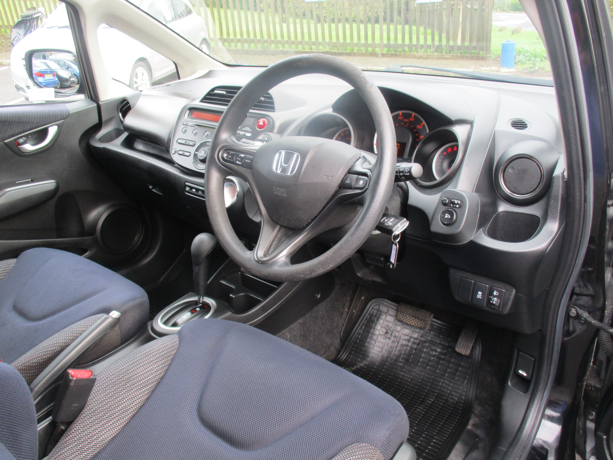 HONDA JAZZ 1.4 I-VTEC ES (AUTO) 2011